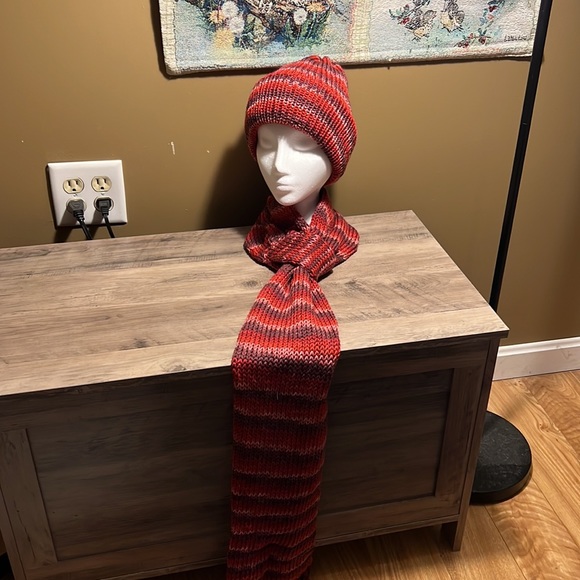 Woman's Handmade Scarf and Hat - Picture 6 of 7